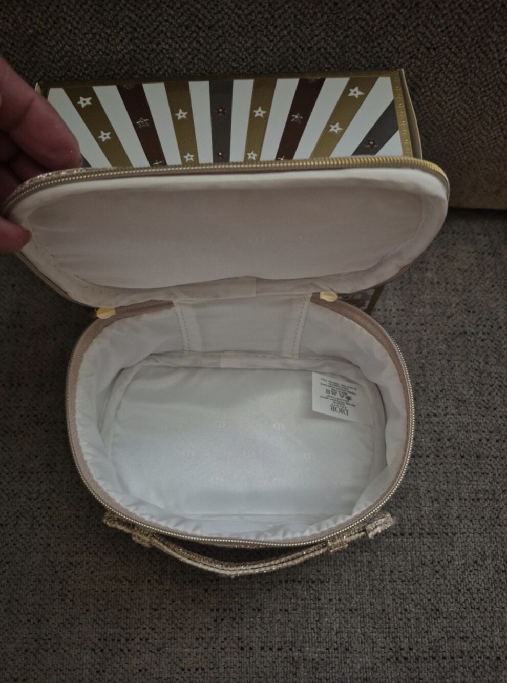 Dior Le Rituel Beaute Gold Holiday 2025 Makeup Bag - Picture 7 of 8